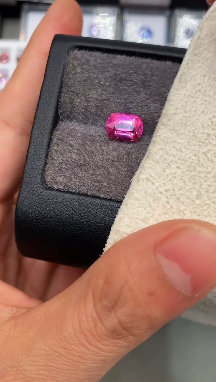 【闪购商品】定制尖晶石裸石未镶嵌枕型 热粉尖晶石 2.50ct