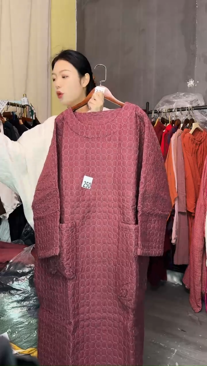 250.....................................厚实棉衣
