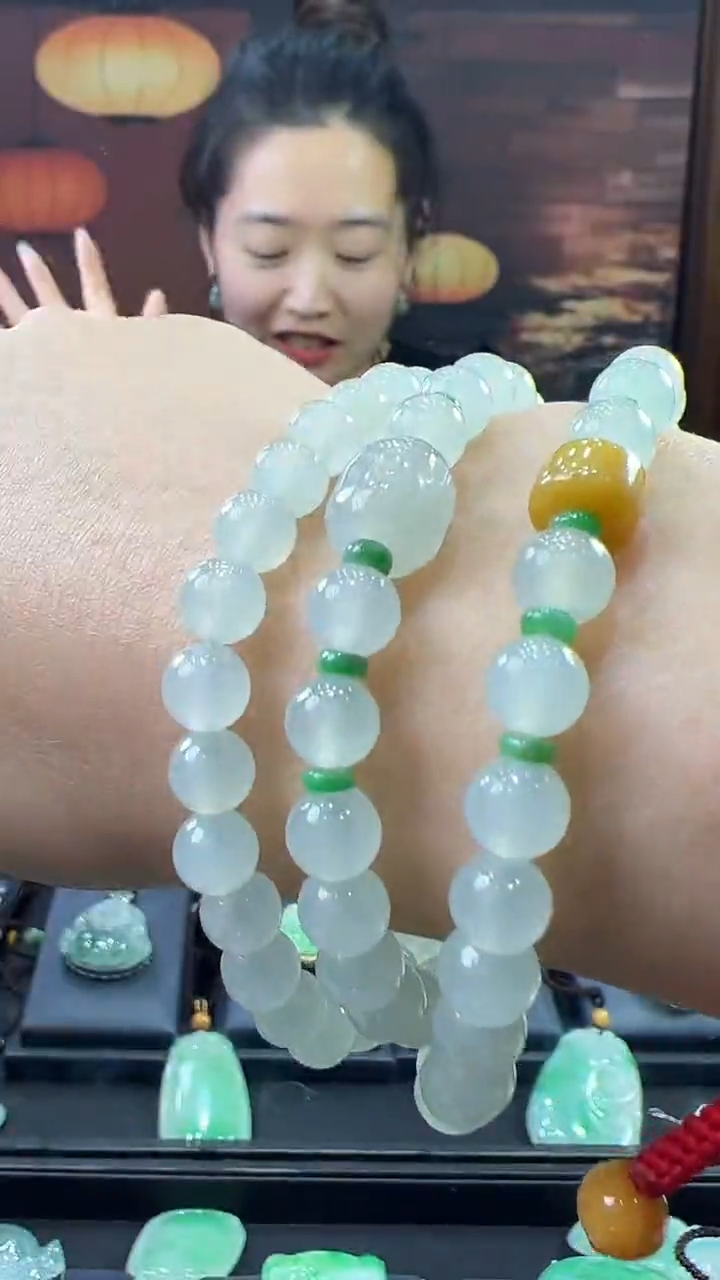 未镶嵌挂件翡翠手串