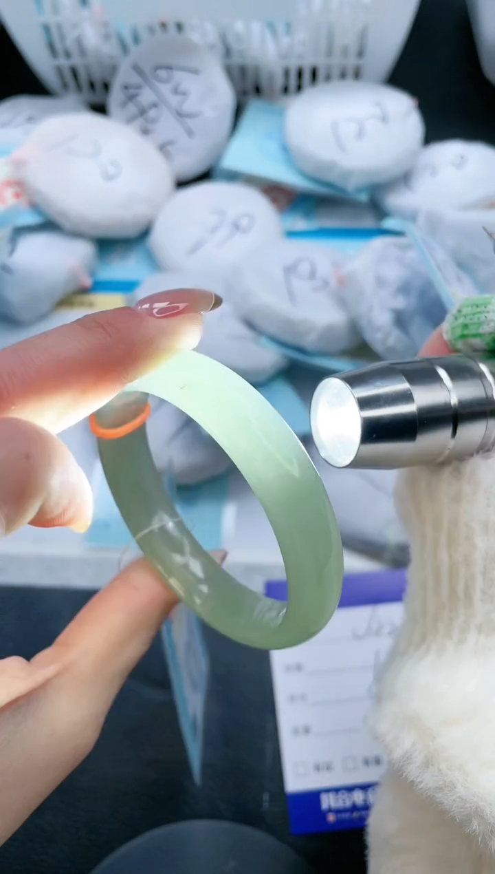 【闪购商品】石英质玉手镯未镶嵌21V421-54