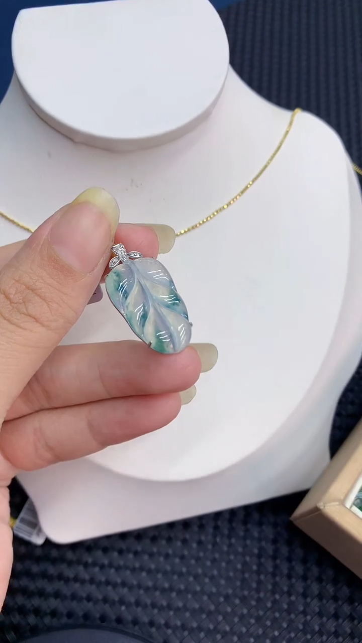 【闪购商品】翡翠颈饰18K金镶嵌            8