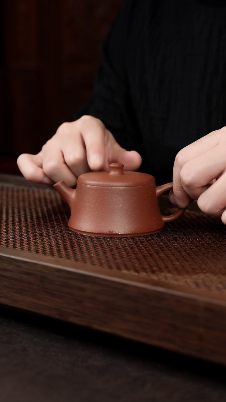 茶壶紫砂红降坡云柱