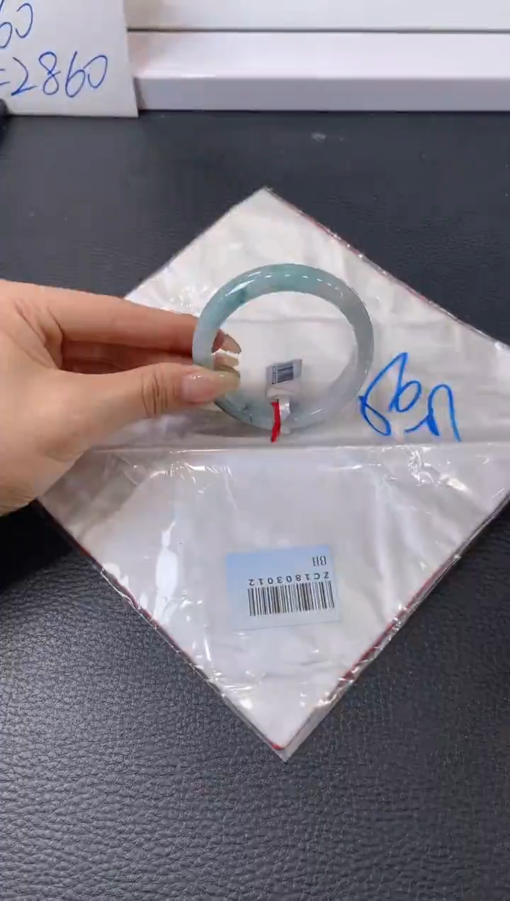 【闪购商品】翡翠手镯未镶嵌手镯