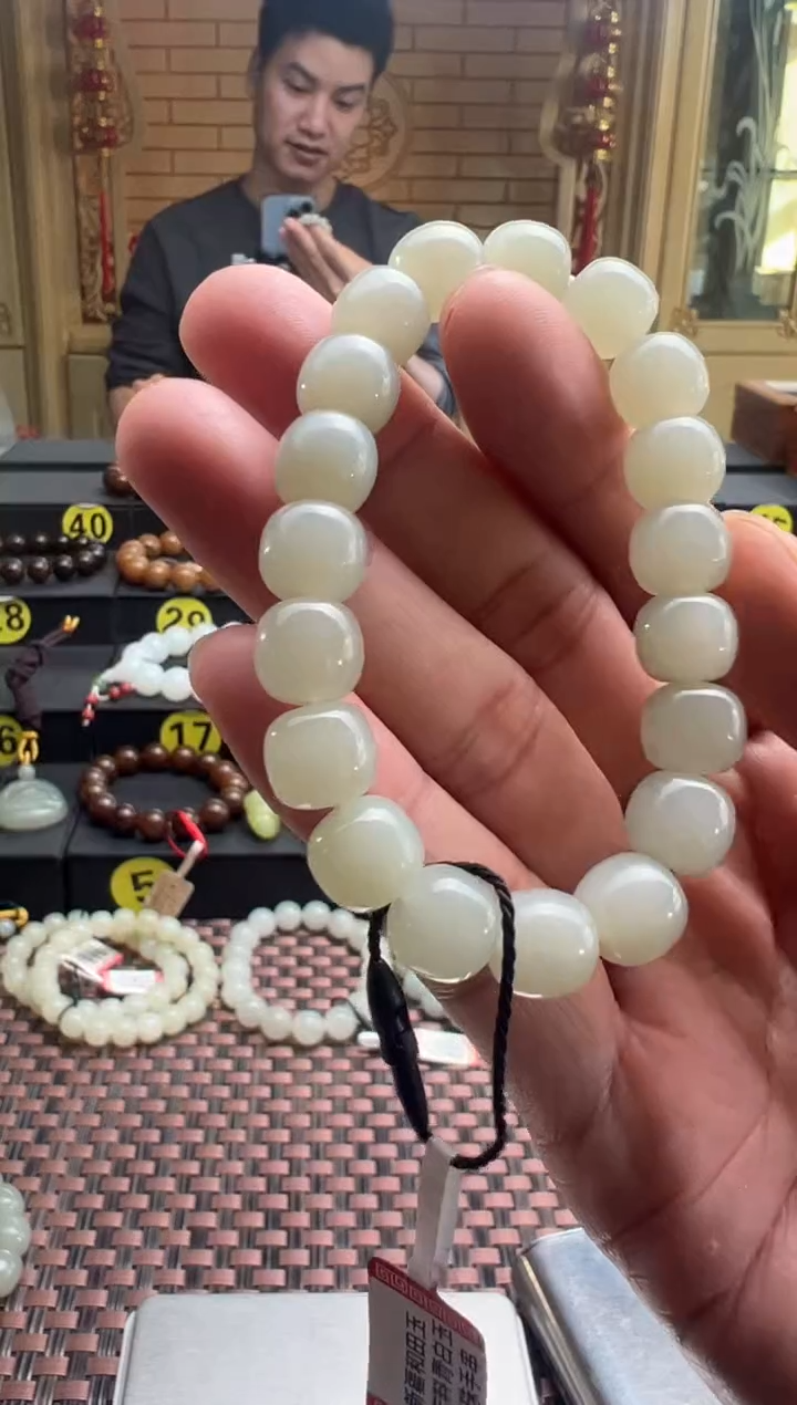 【闪购商品】和田玉手串未镶嵌且末料青白玉老型珠卡9*10手串