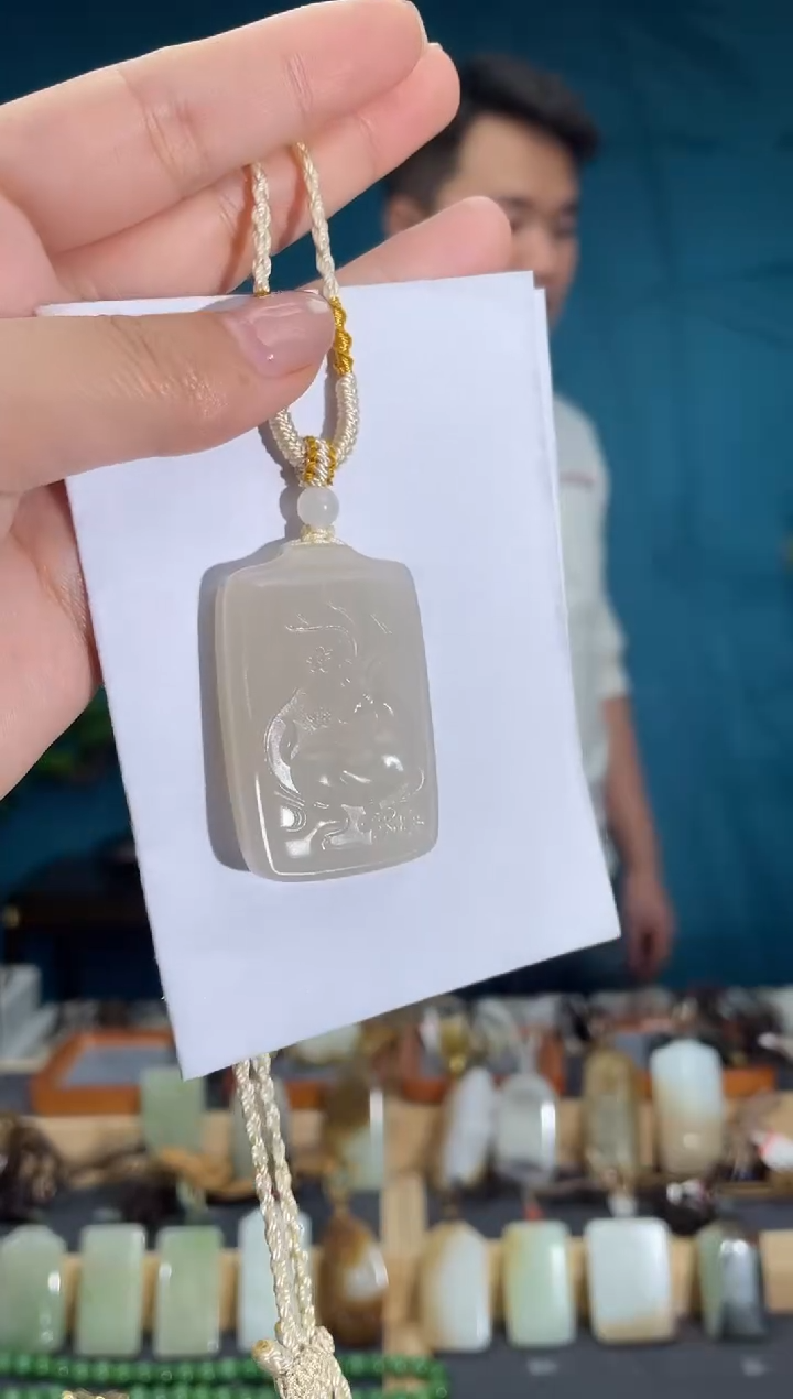 颈饰未镶嵌和田玉1