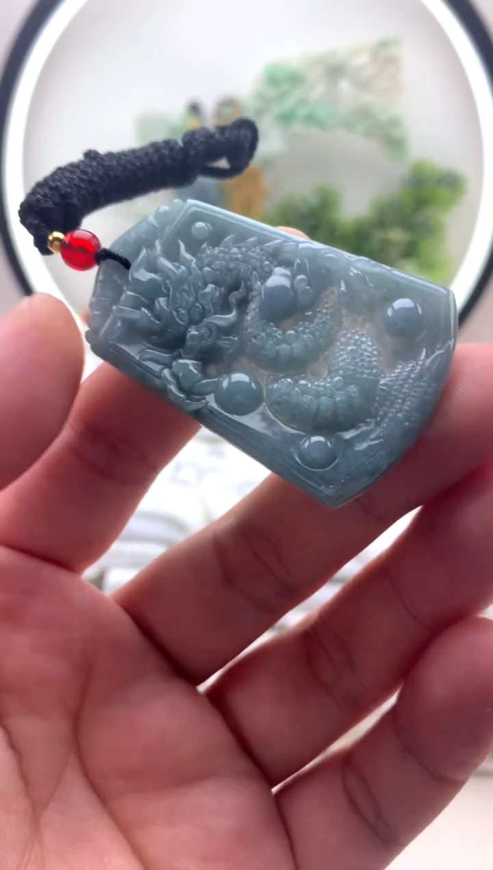 颈饰未镶嵌翡翠龙牌