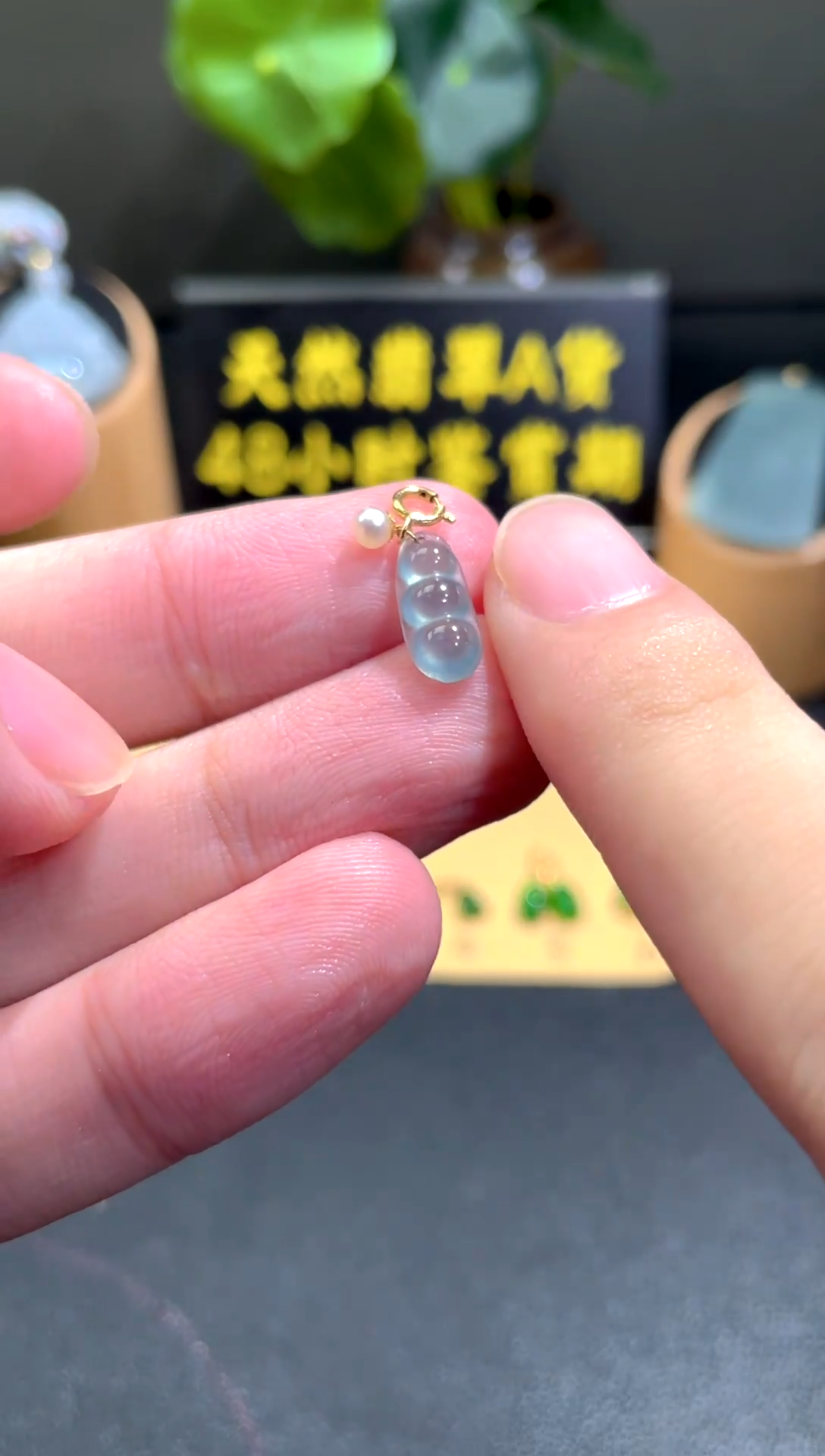 颈饰18K金镶嵌翡翠翡翠A货