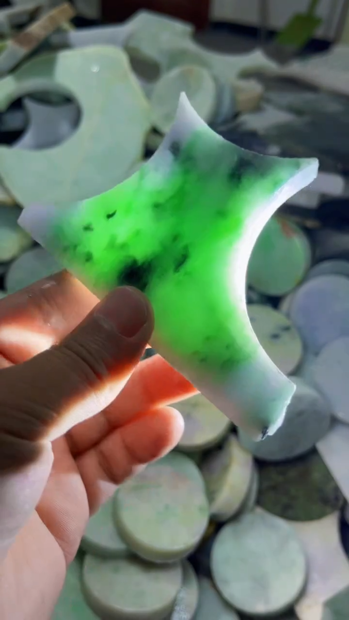 【闪购商品】翡翠挂件未镶嵌A货康壹072