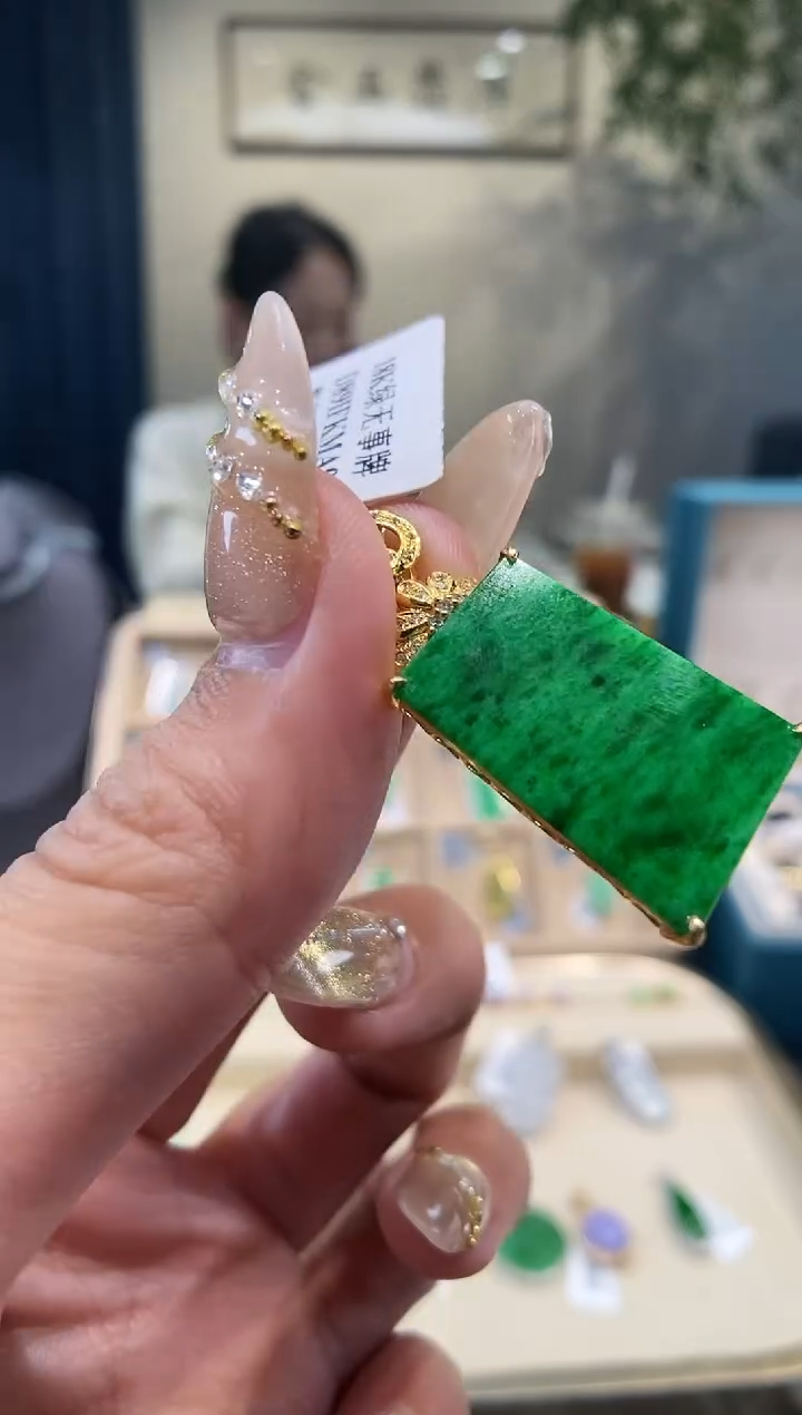 【闪购商品】翡翠吊坠(不含链)18K金镶嵌无事牌