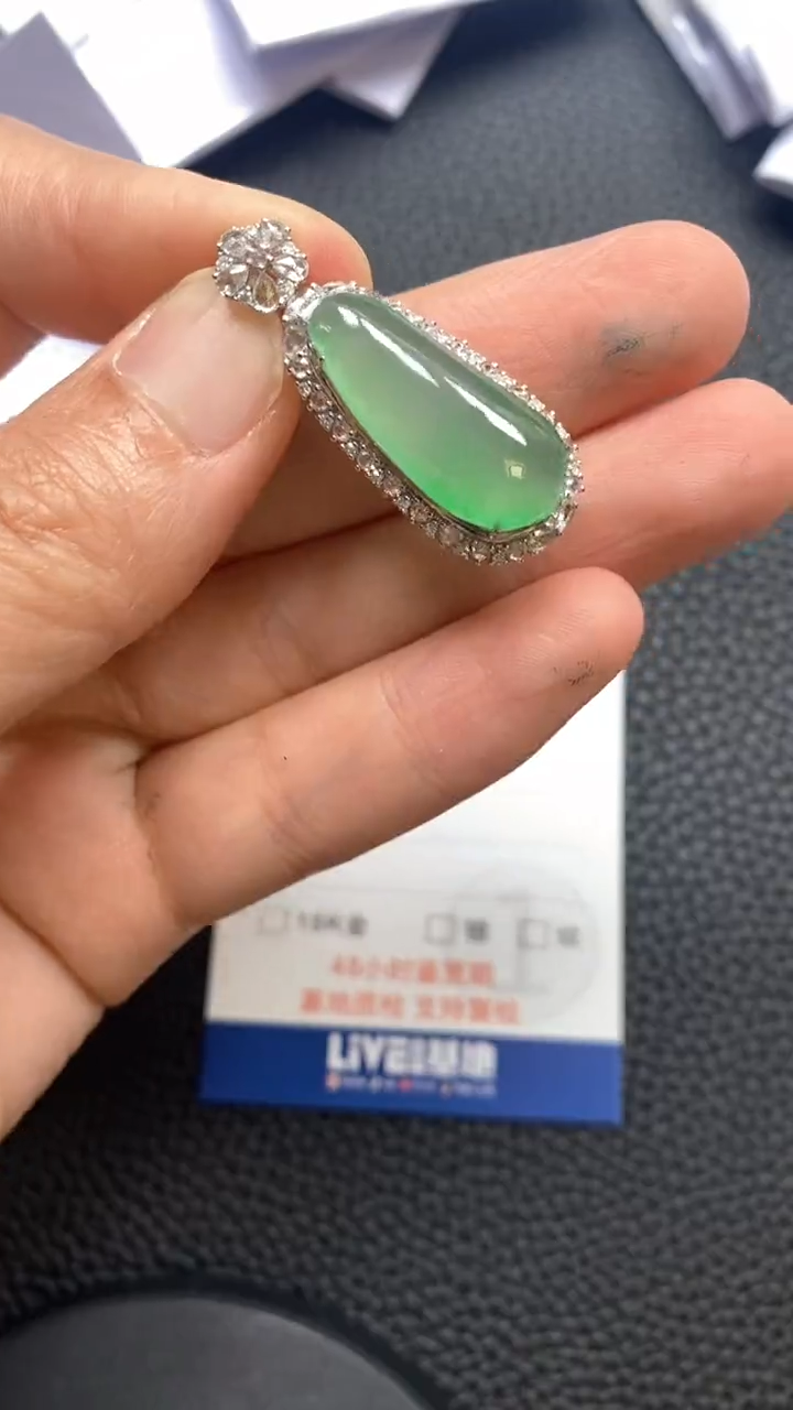 【闪购商品】翡翠吊坠(不含链)18K金镶嵌福瓜吊坠