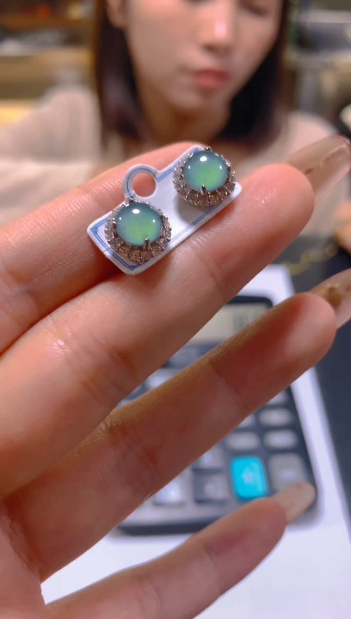 未镶嵌翡翠耳饰多样性发一