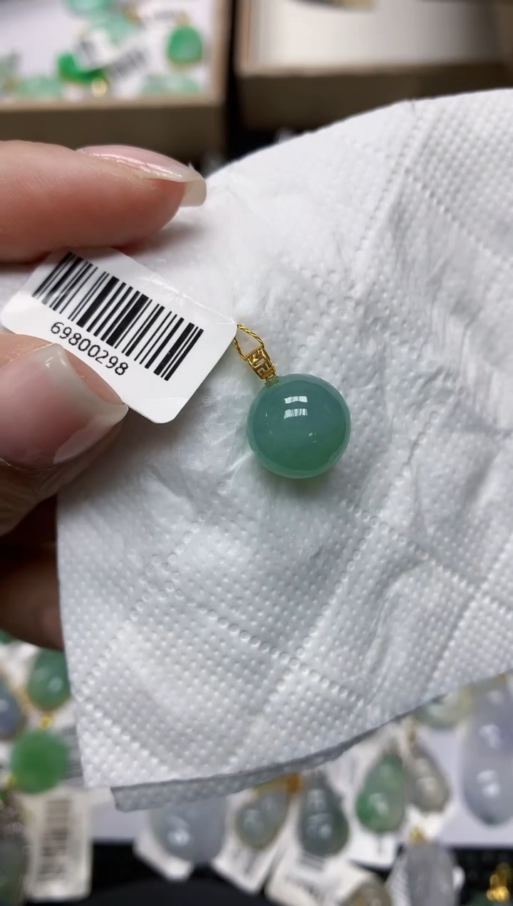 颈饰18K金镶嵌翡翠111111111