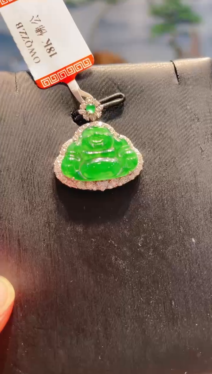 翡翠18K金镶嵌颈饰翡翠19