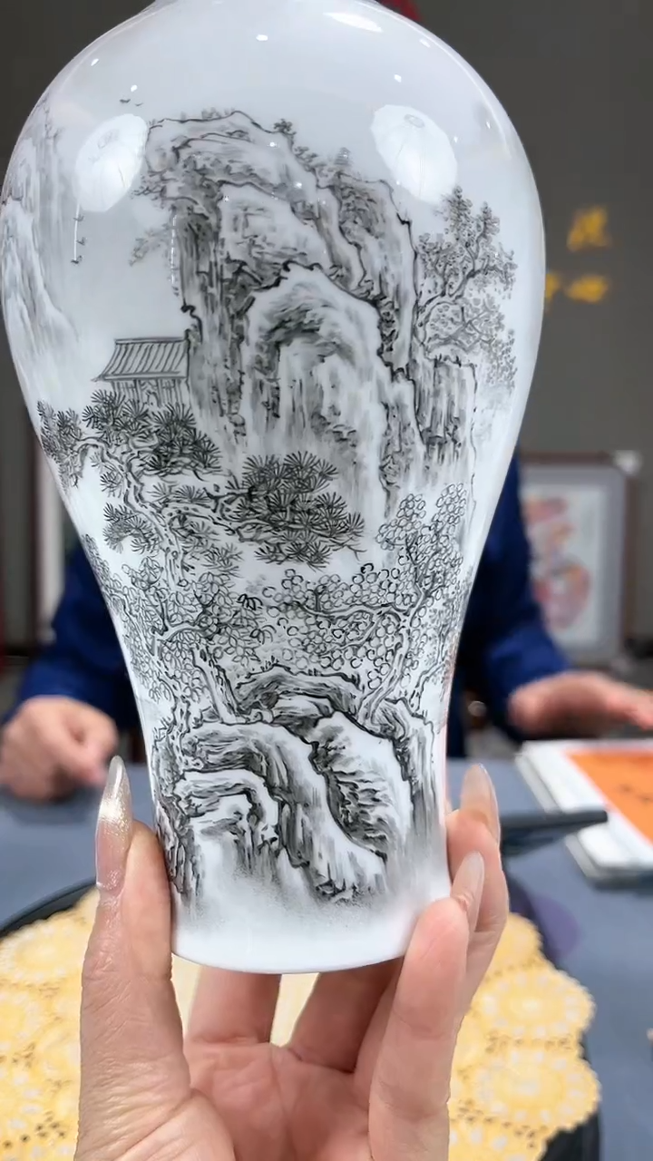 【闪购商品】官窑瓷画院389官窑瓷画院墨彩山水赏瓶