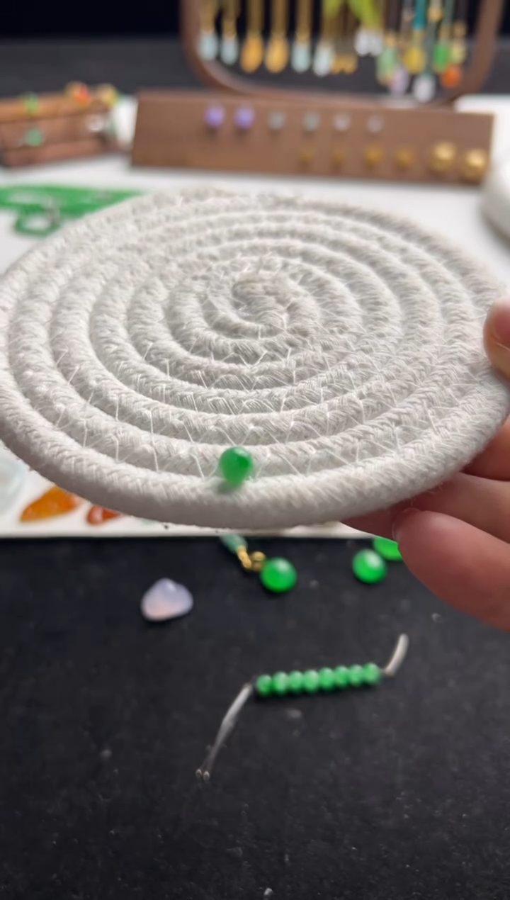 【闪购商品】定制翡翠未镶嵌卡5.7绿圆珠800+80-lh