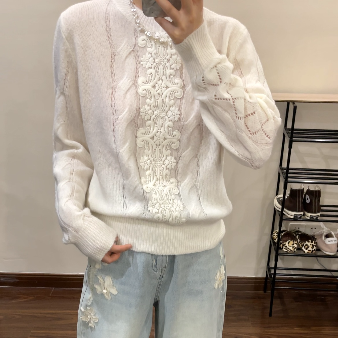 蕾丝边柔软质感显瘦圆领针织毛衣
