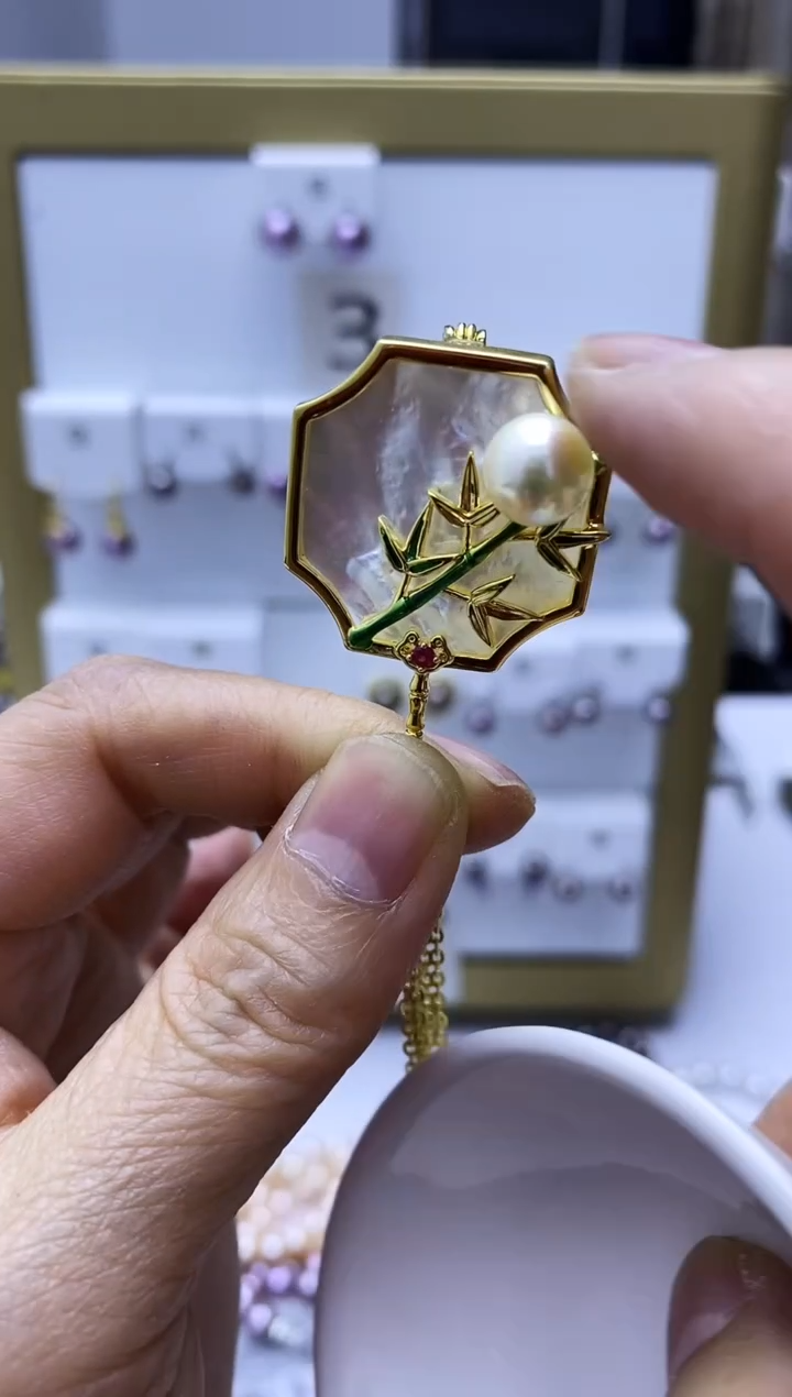 未镶嵌胸饰海水珍珠胸针