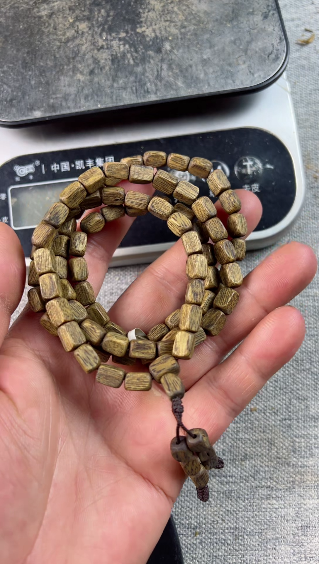 【闪购商品】沉香手串长方珠多圈13克，多样性发一