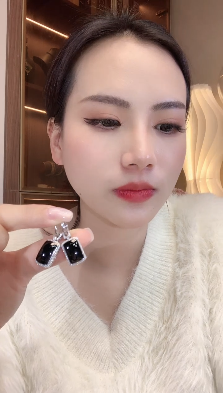 【闪购商品】翡翠耳饰18K金镶嵌D30一对