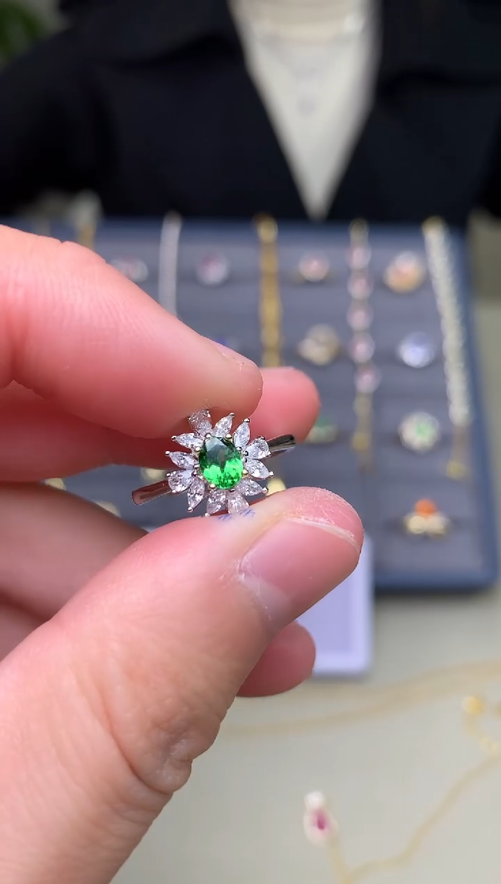 银S925镶嵌戒指石榴石（沙弗莱）戒指