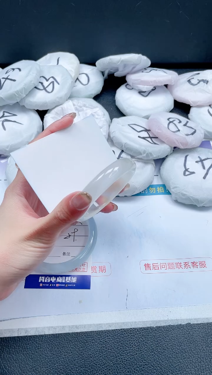 【闪购商品】石英质玉手镯未镶嵌 10J183-52