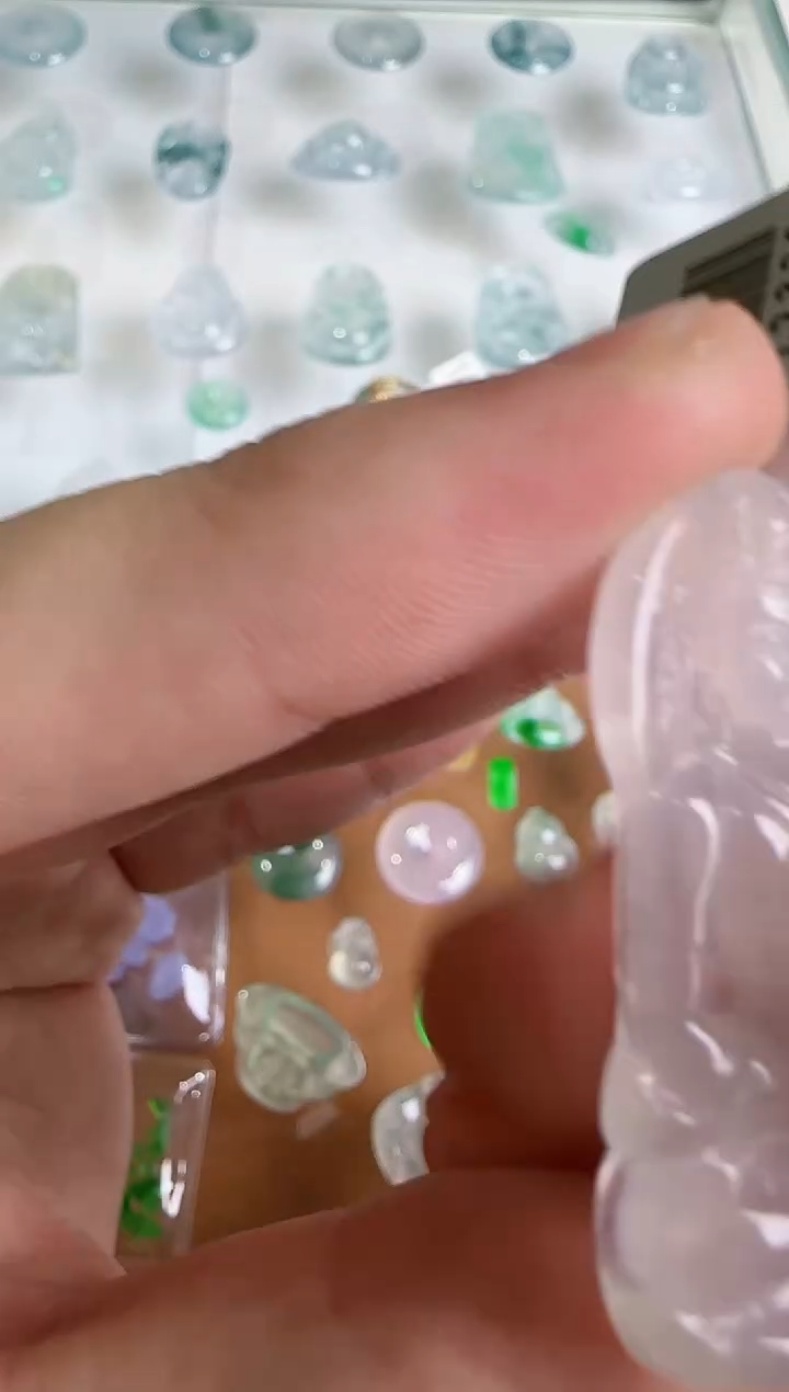 翡翠18K金镶嵌吊坠(不含链)  多样性发货