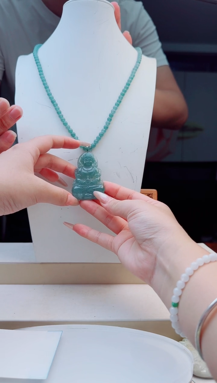 颈饰未镶嵌翡翠多样性发其中一