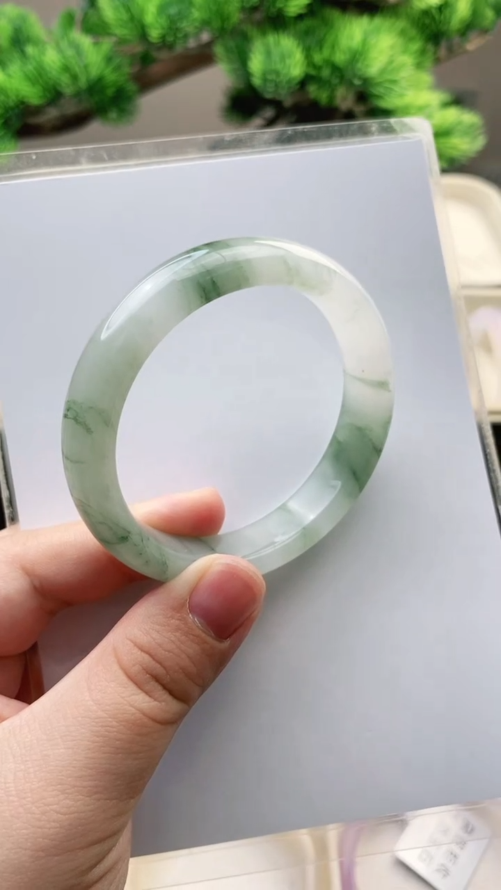 【闪购商品】石英质玉手镯未镶嵌54