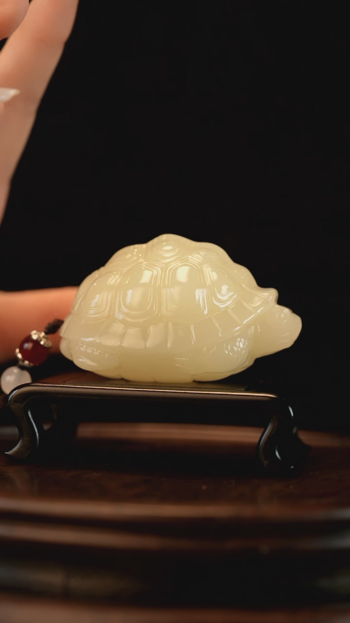 云南石竹叶青雕刻：长寿安康