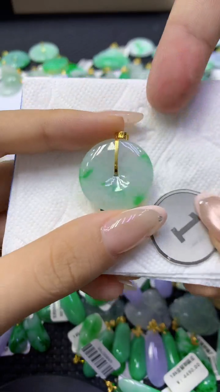 颈饰18K金镶嵌翡翠天然缅甸翡翠A货