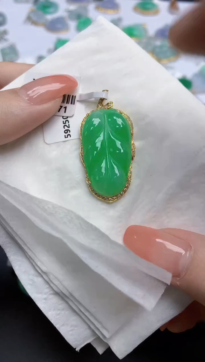 【闪购商品】翡翠颈饰18K金镶嵌天然缅甸翡翠A货