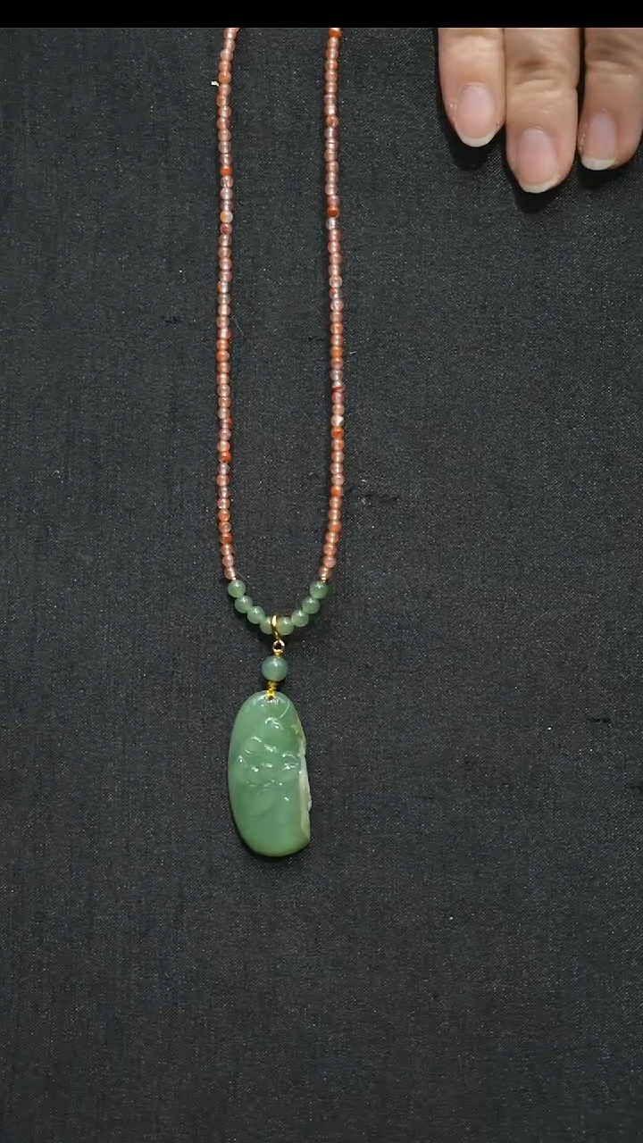 颈饰未镶嵌和田玉荷花