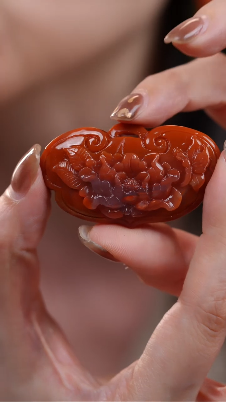 颈饰未镶嵌南红玛瑙锁