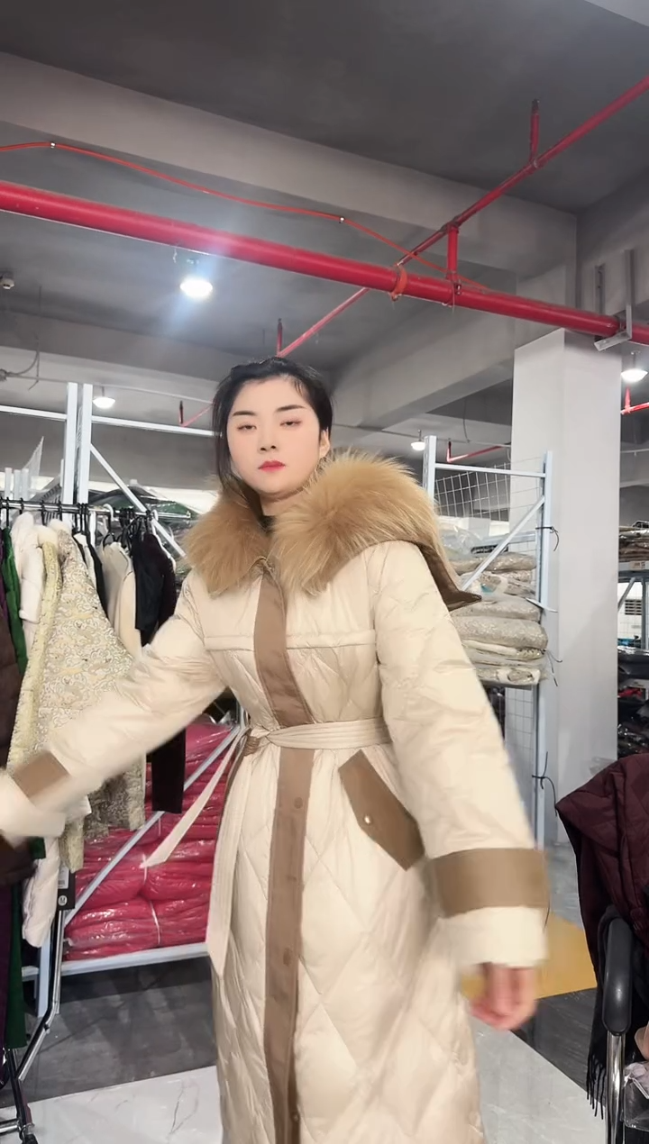 森比 大毛领羽绒服