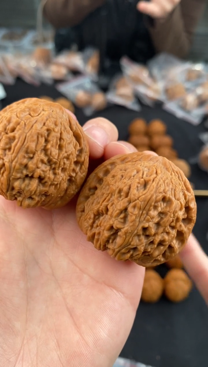 【闪购商品】文玩核桃把件绣球40-x453