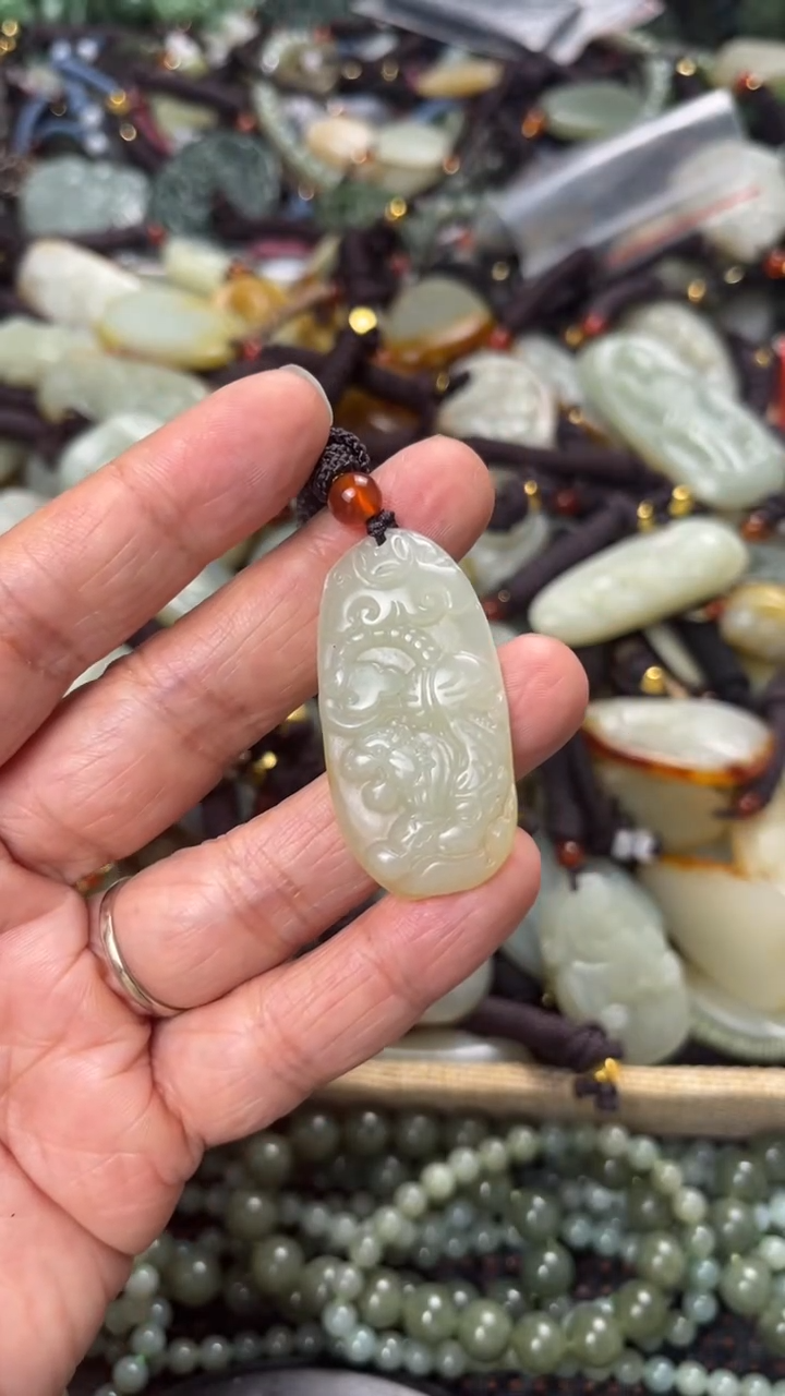 【闪购商品】和田玉颈饰未镶嵌多样性发货没有证书拍一发一有瑕