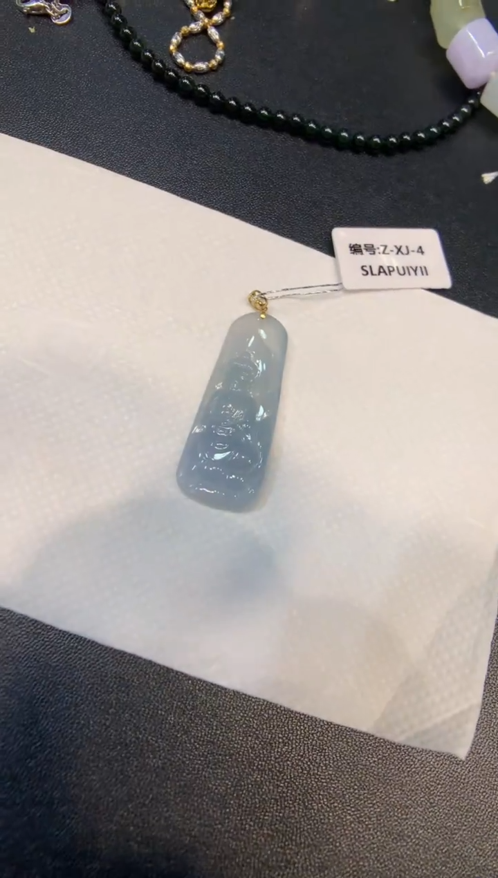 颈饰18K金镶嵌翡翠观音