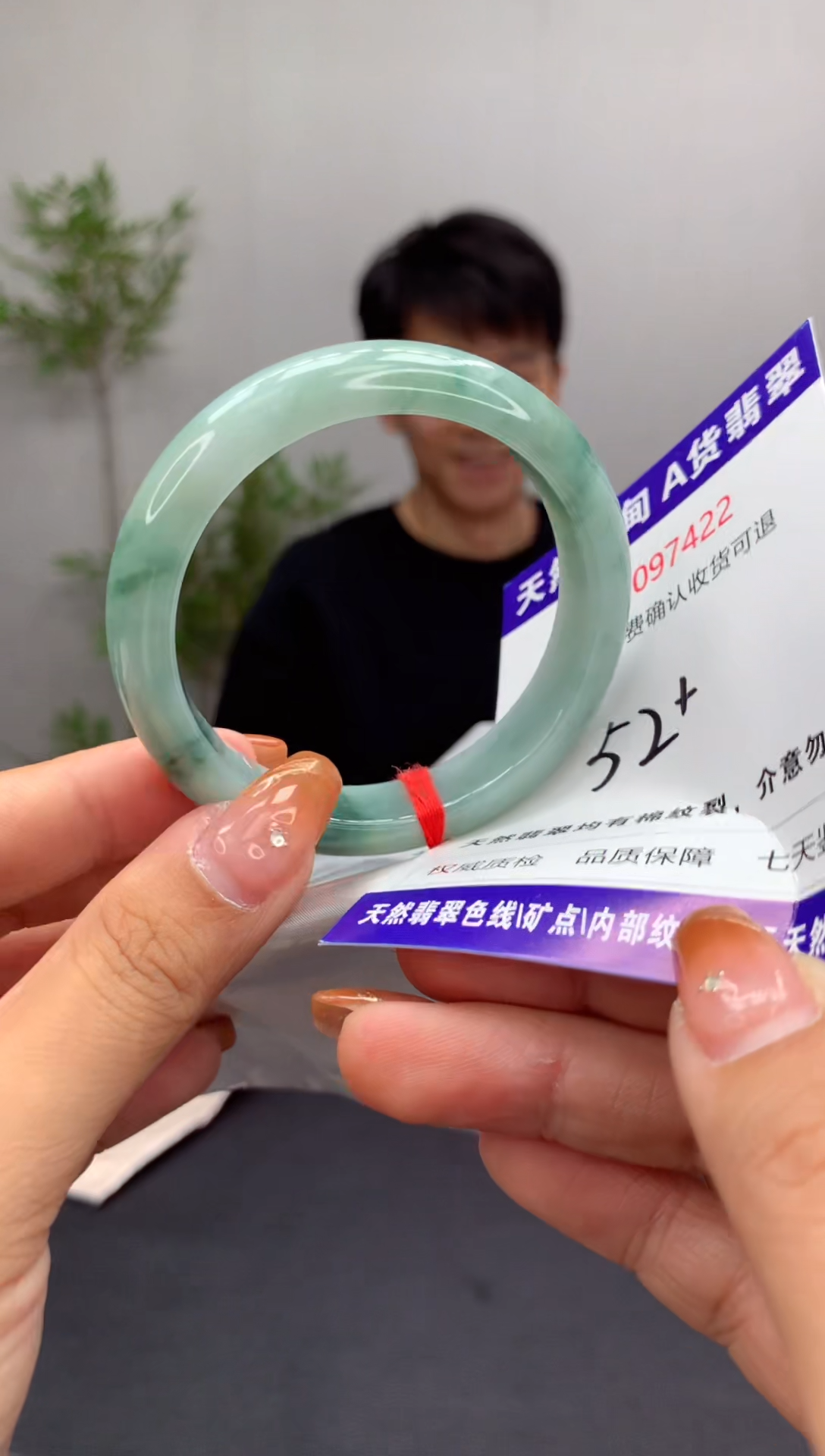 未镶嵌手镯翡翠有纹，完美者勿拍