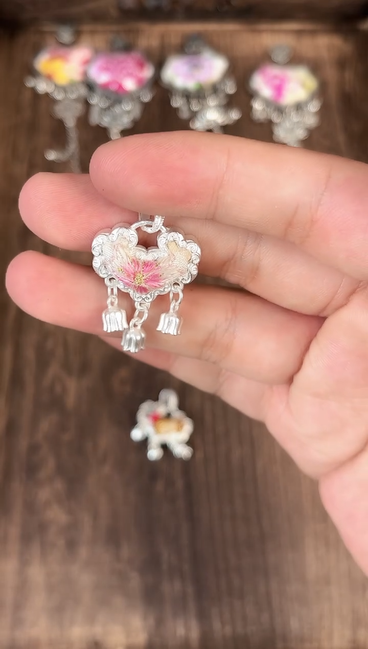 织绣甜**橘民族风非遗老绣饰品613