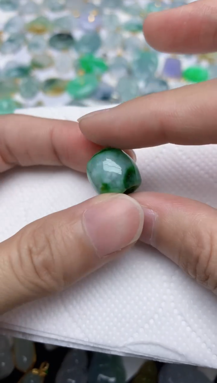 翡翠未镶嵌颈饰天然A货翡翠