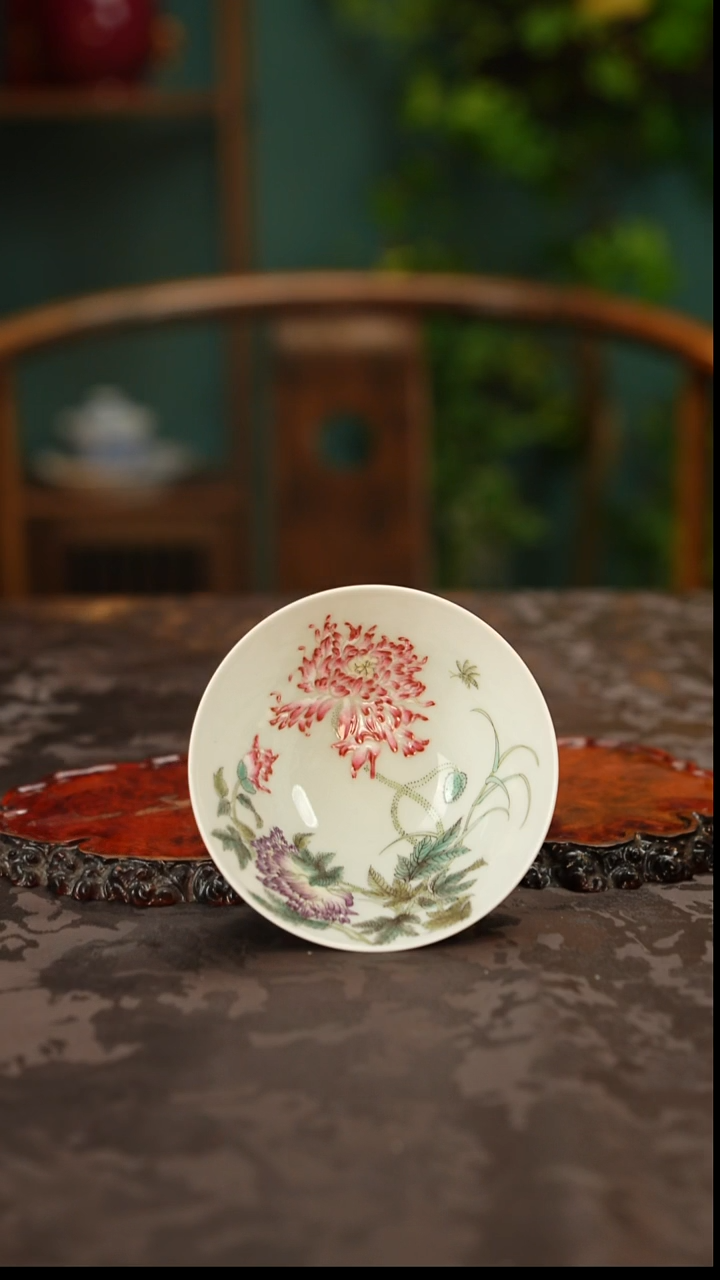 粉彩手绘花卉主人杯