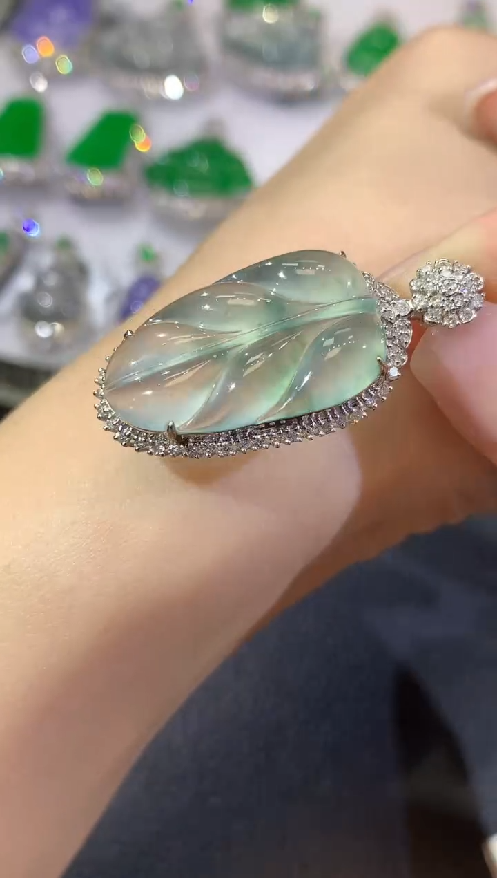 【闪购商品】翡翠18K金镶嵌吊坠(不含链)D41 