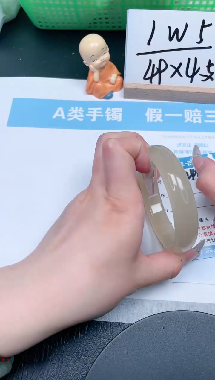 【闪购商品】石英质玉手镯未镶嵌242-60.5