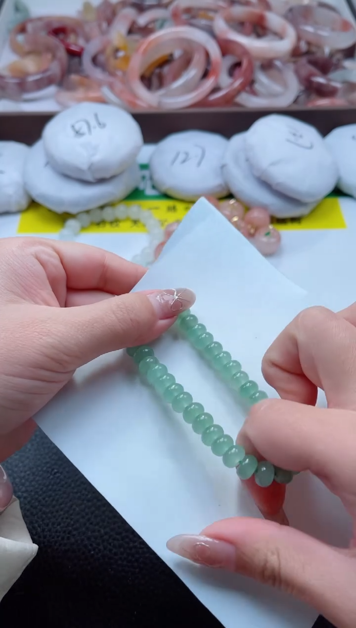 【闪购商品】石英质玉手镯未镶嵌东陵玉算盘