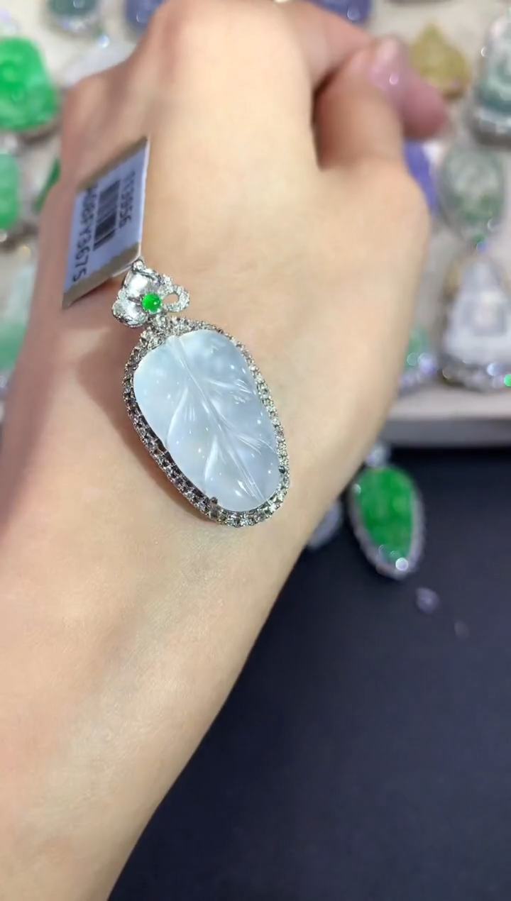 【闪购商品】翡翠吊坠(不含链)18K金镶嵌q20                