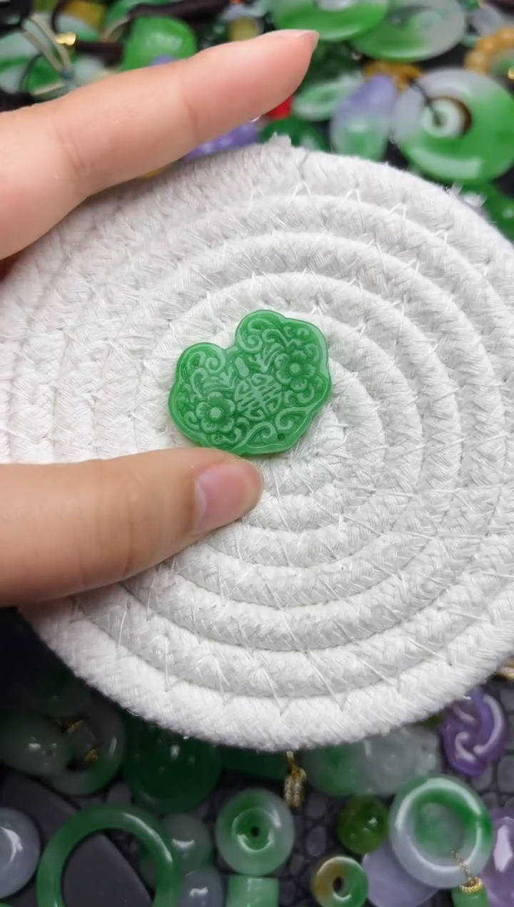 颈饰未镶嵌翡翠缅甸翡翠吊坠