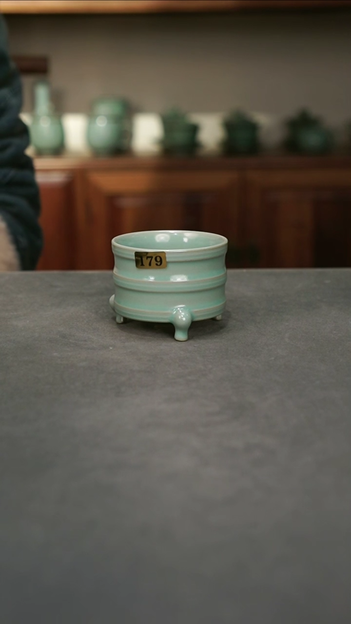 【闪购商品】君子汝瓷【福利】三足弦纹杯179