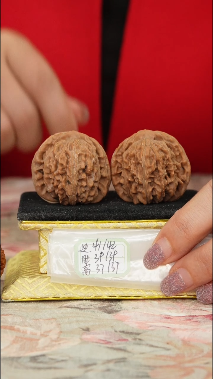 【闪购商品】文玩核桃把件一代楼微修