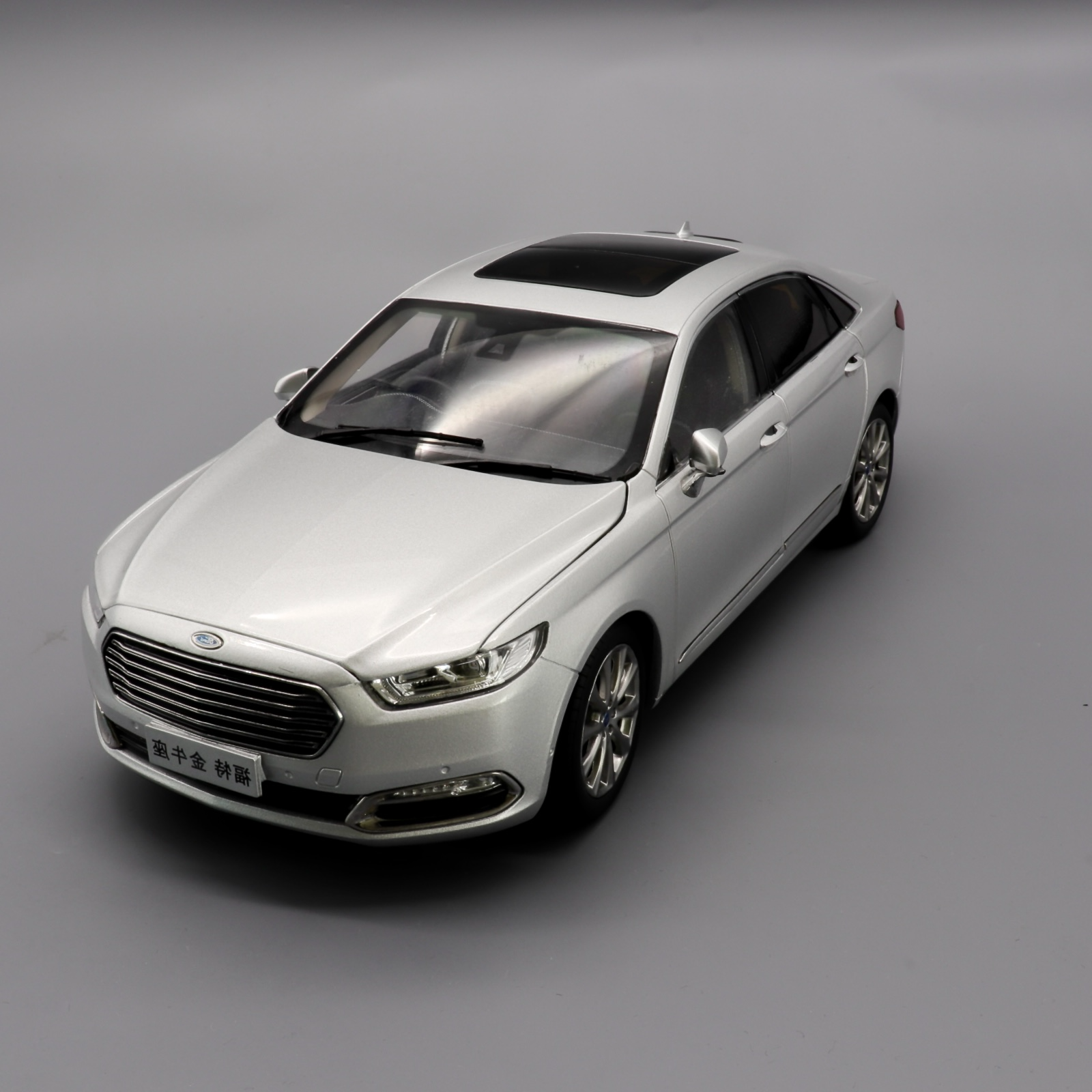 福特金牛座合金1：18比例原厂静态汽车模型