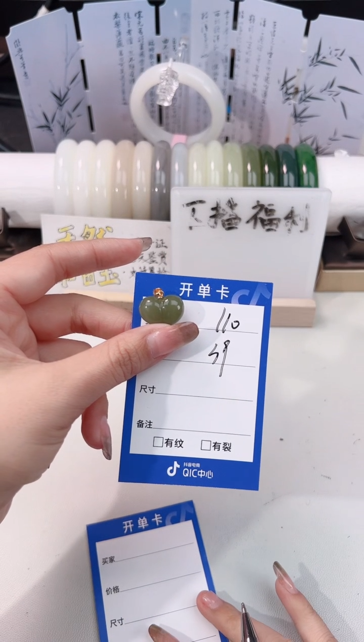 吊坠(不含链)银S925镶嵌和田玉浅色屁桃吊坠63